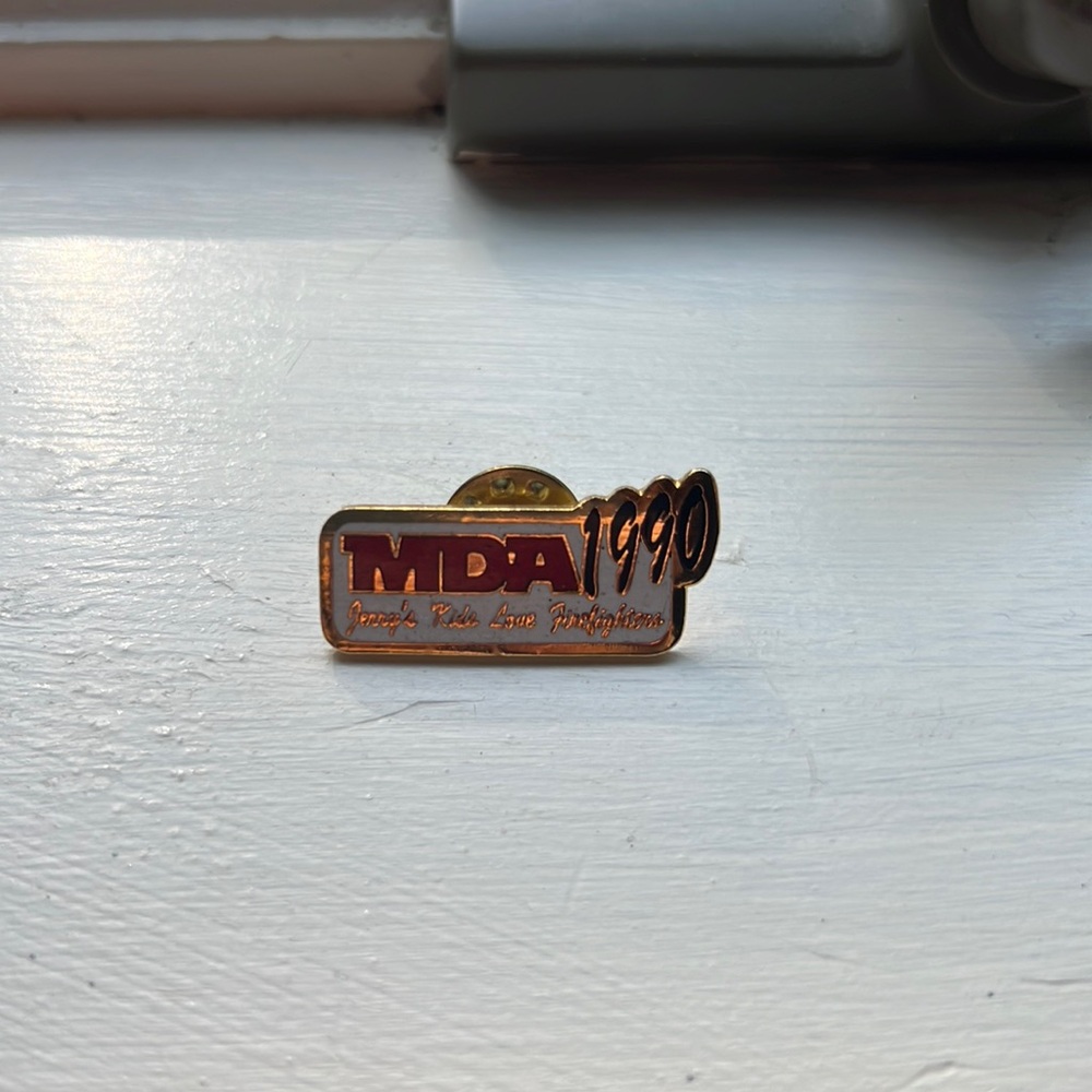 VINTAGE 1990 MDA JERRY’S KIDS LOVE FIREFIGHTERS COLLECTOR PIN